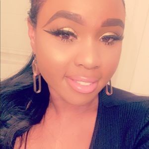 Meet your Posher, Laquana